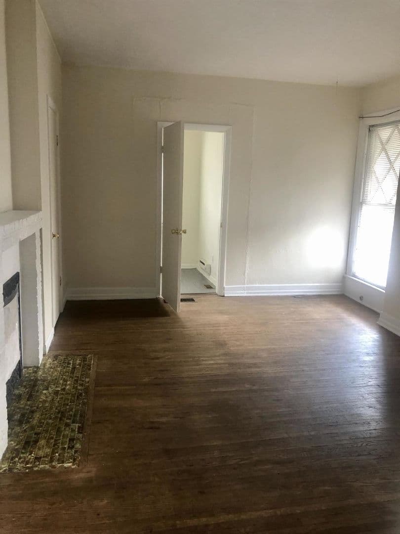 Bloomington House: 401 E. 2nd St.