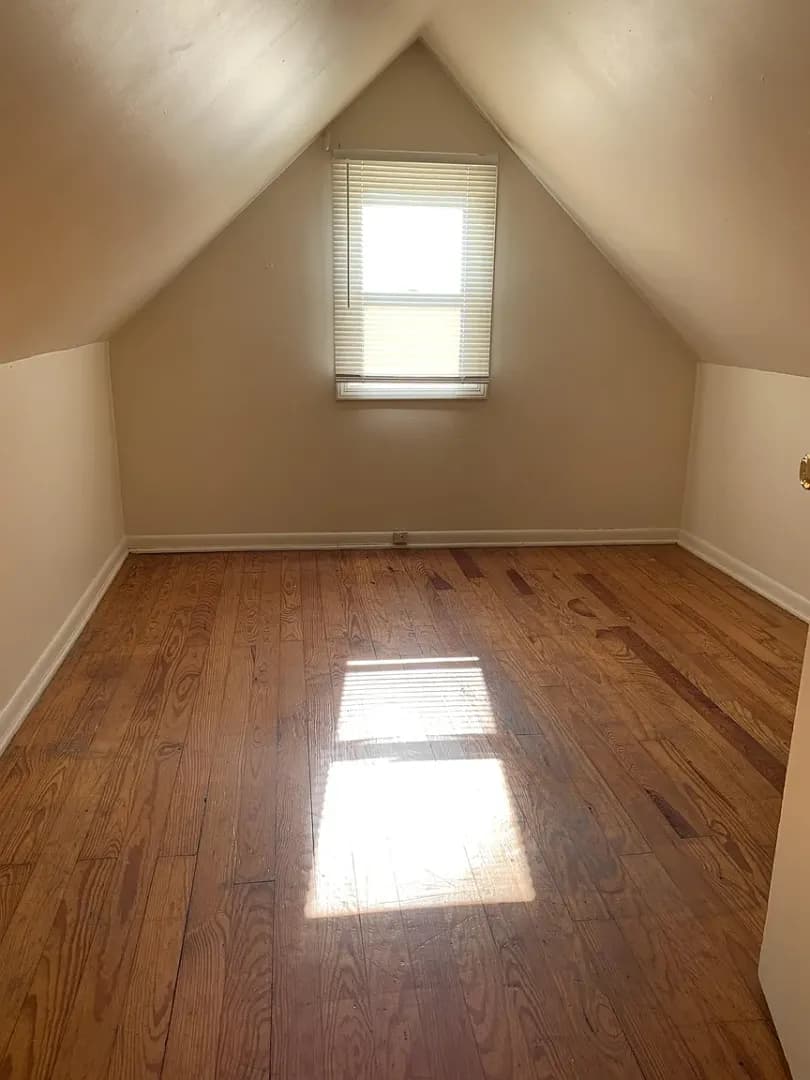 Bloomington House: 500 S Lincoln St
