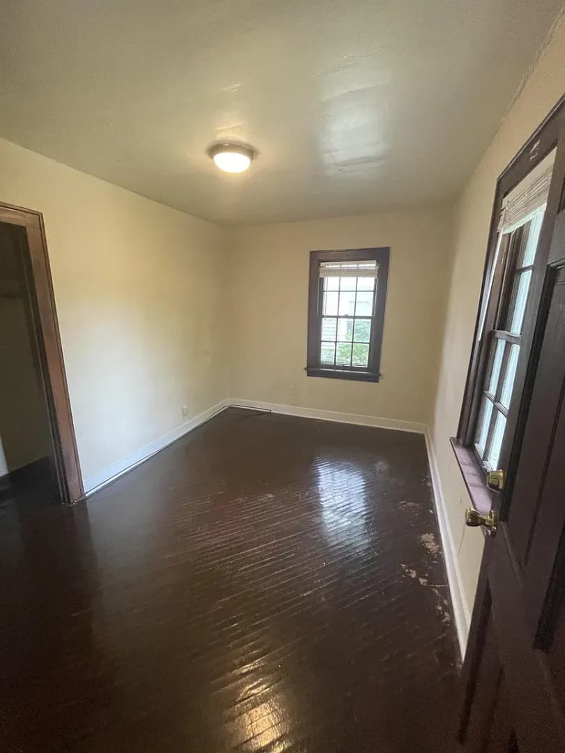 Bloomington House: 718 E Hunter