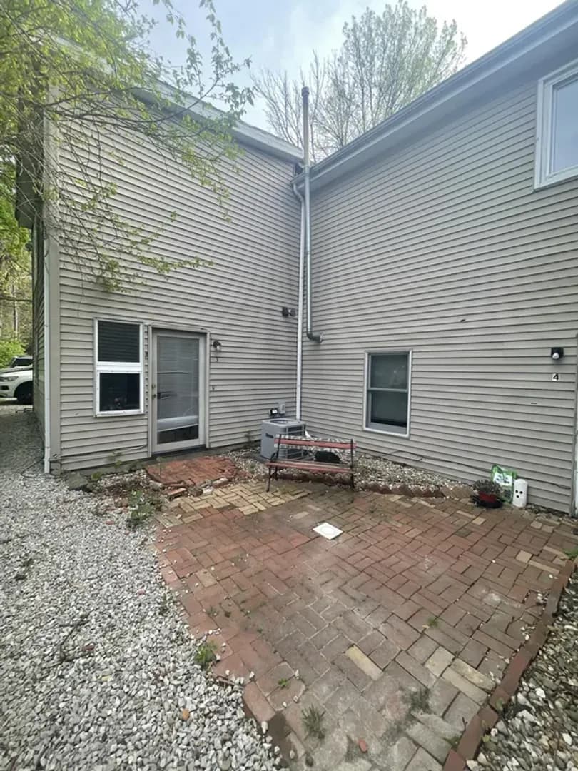Bloomington Apartment: 521 E. 7th St.