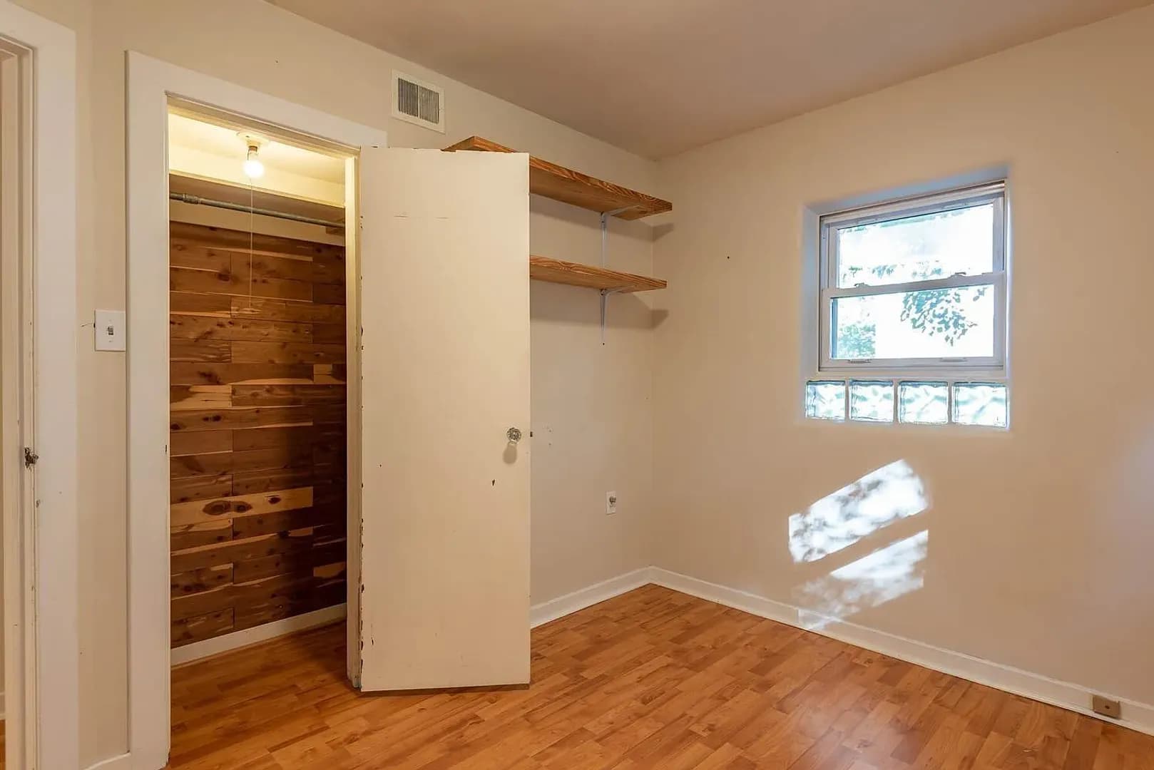 Bloomington House: 817 S Henderson