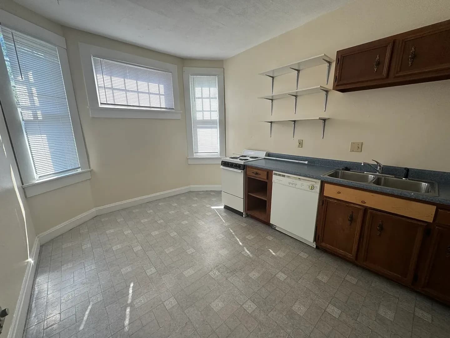 Bloomington House: 420 S Woodlawn Ave
