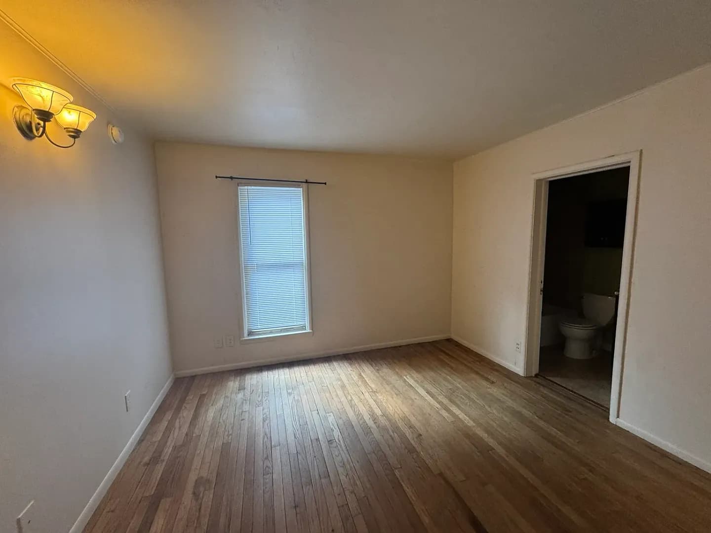 Bloomington House: 500 S Lincoln St