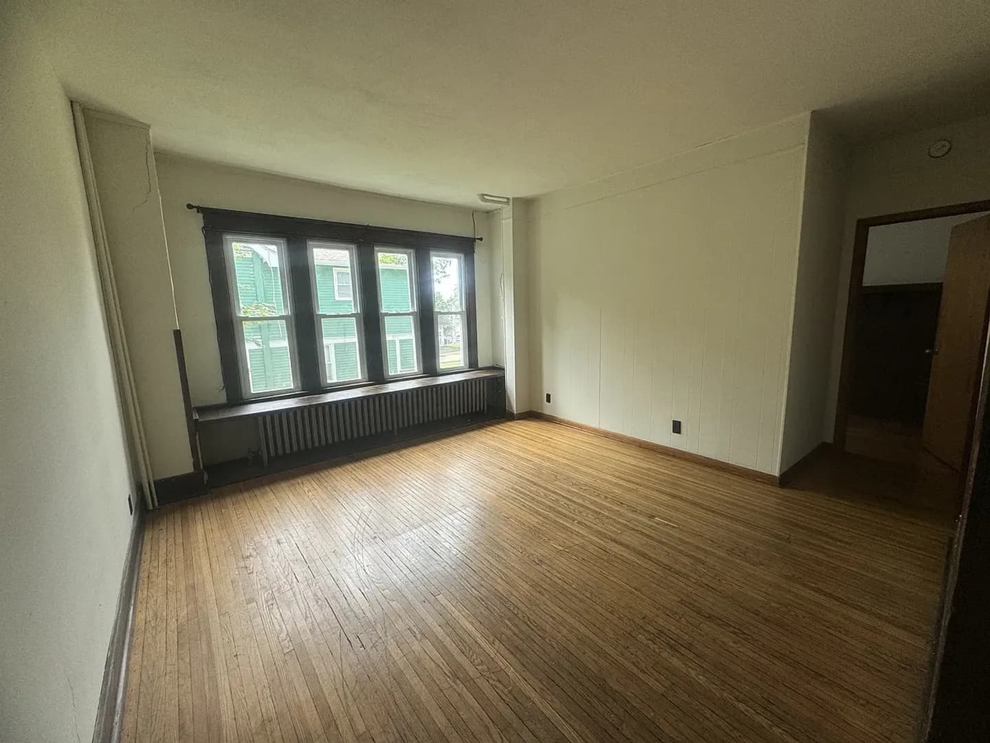 Bloomington Apartment: 420 S. Fess