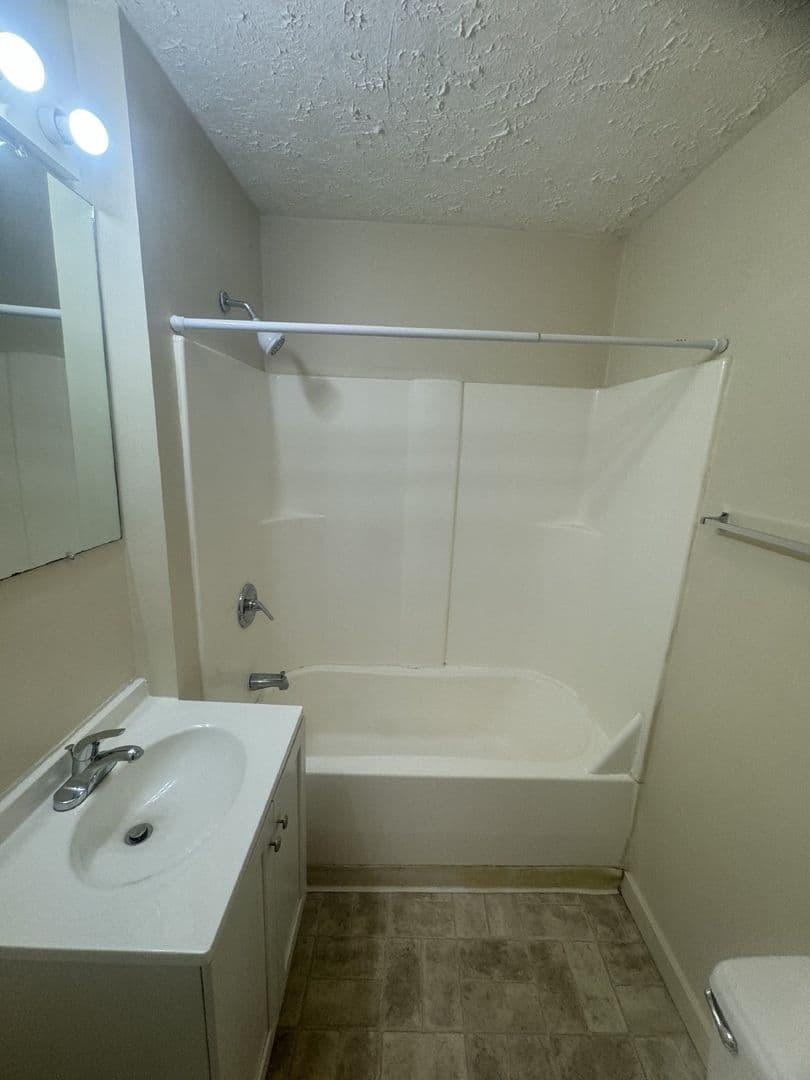 Bloomington House: 320 N. Lincoln