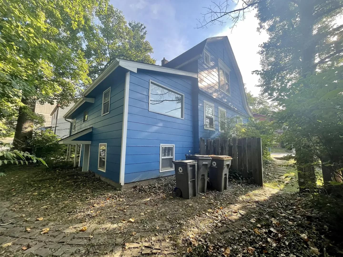 Bloomington House: 420 S Woodlawn Ave