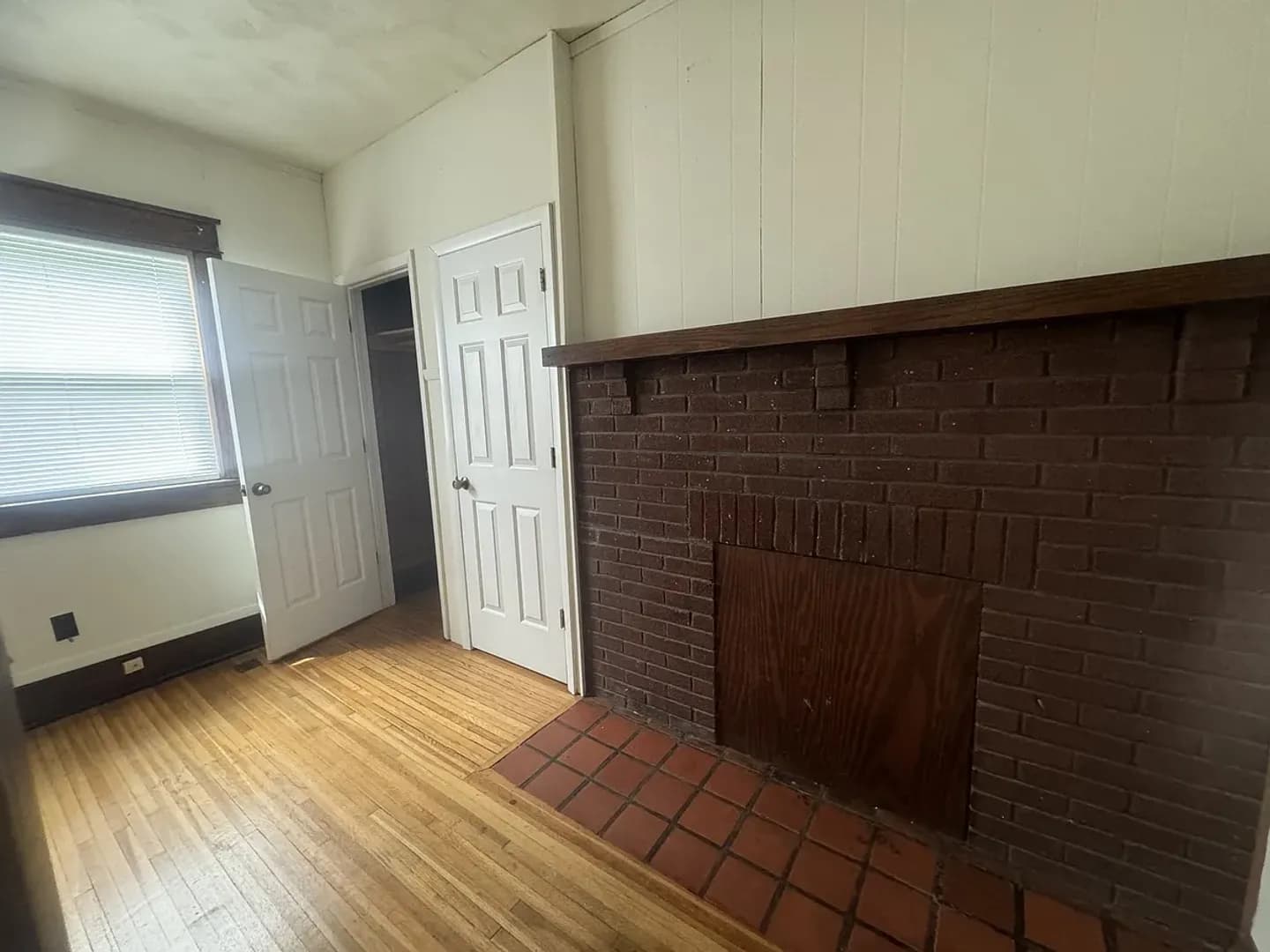 Bloomington Apartment: 420 S. Fess