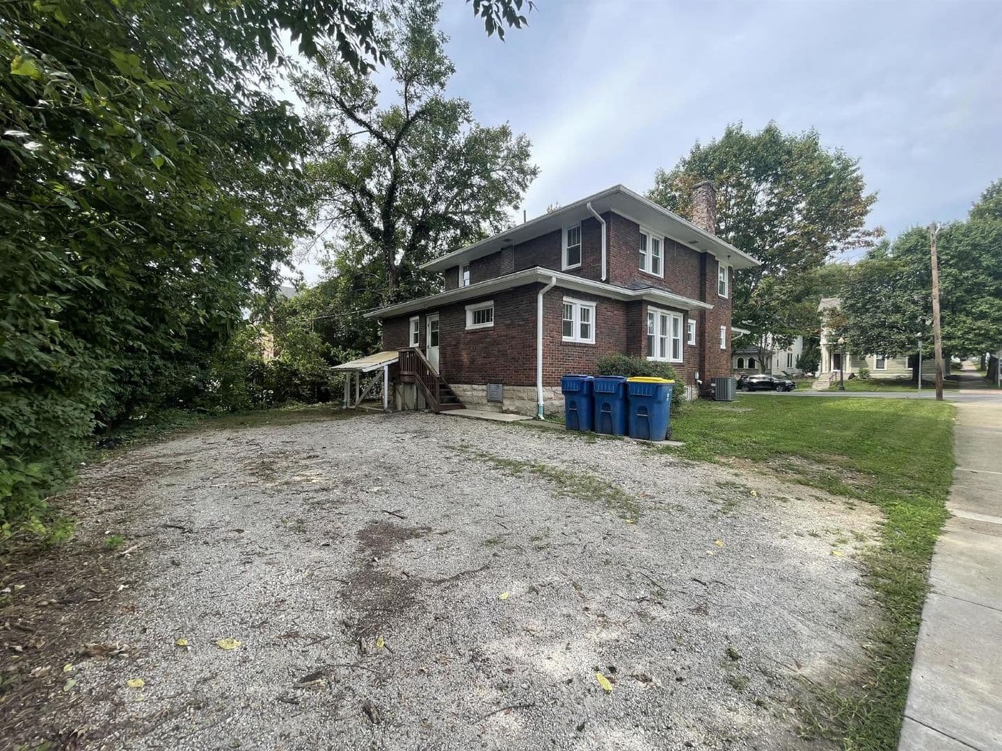 Bloomington House: 320 N. Lincoln