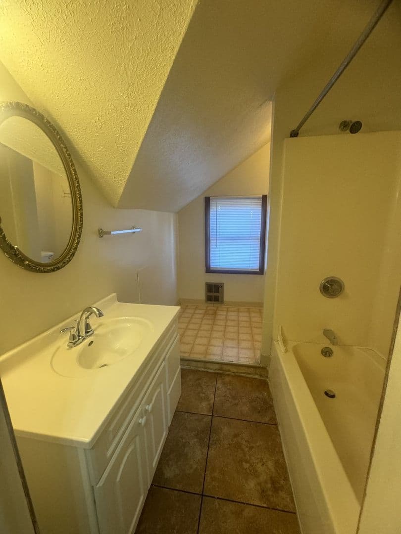 Bloomington House: 317 N. Indiana #3