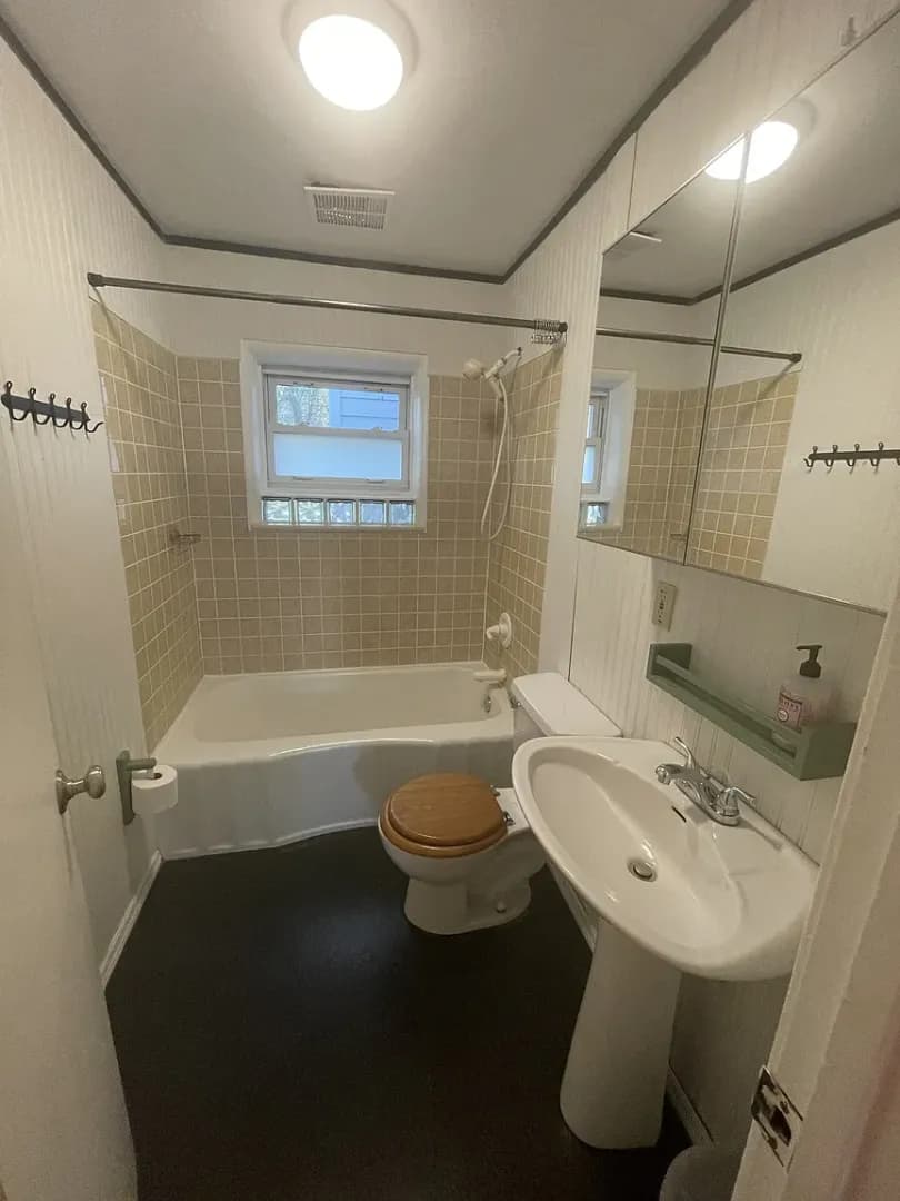 Bloomington House: 817 S Henderson
