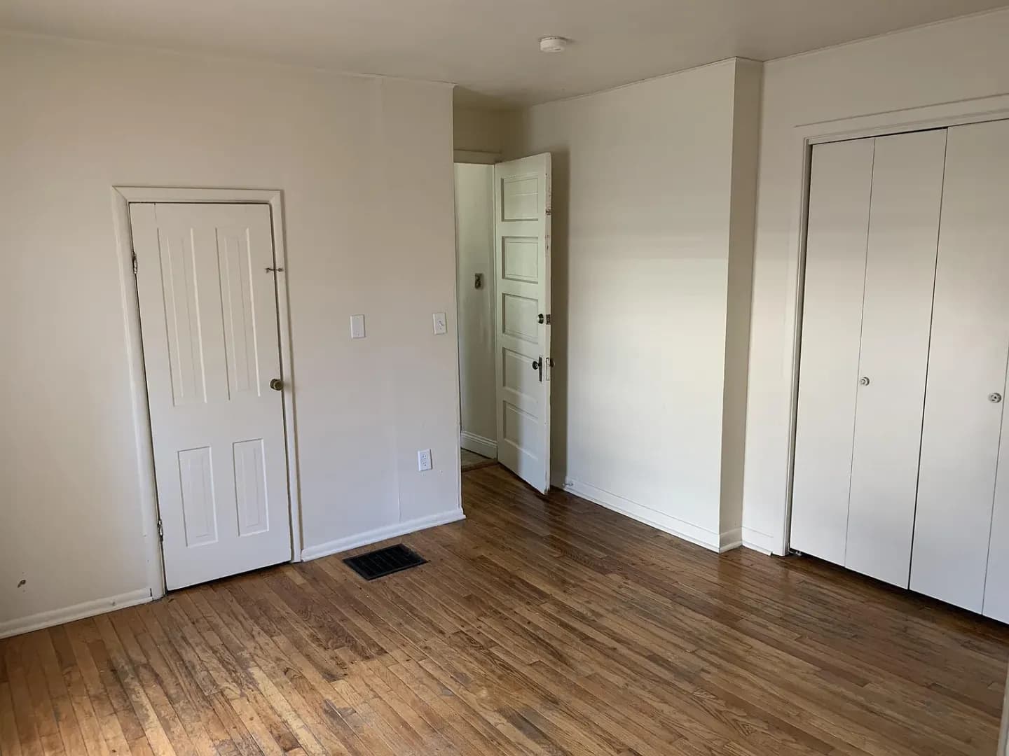 Bloomington House: 500 S Lincoln St