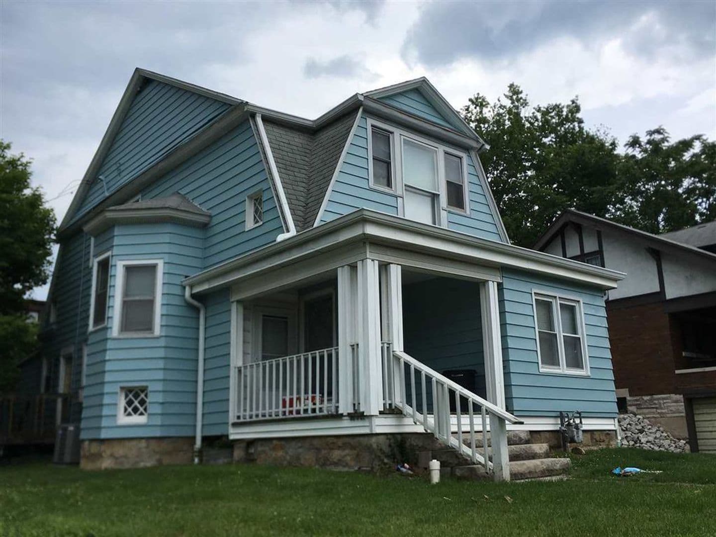 Bloomington House: 401 E. 2nd St.