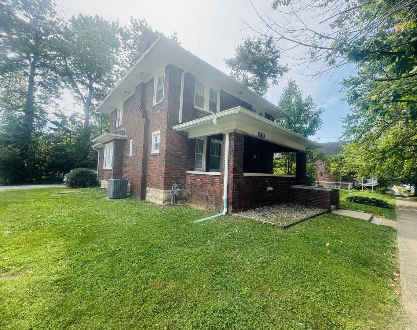 Bloomington House: 320 N. Lincoln