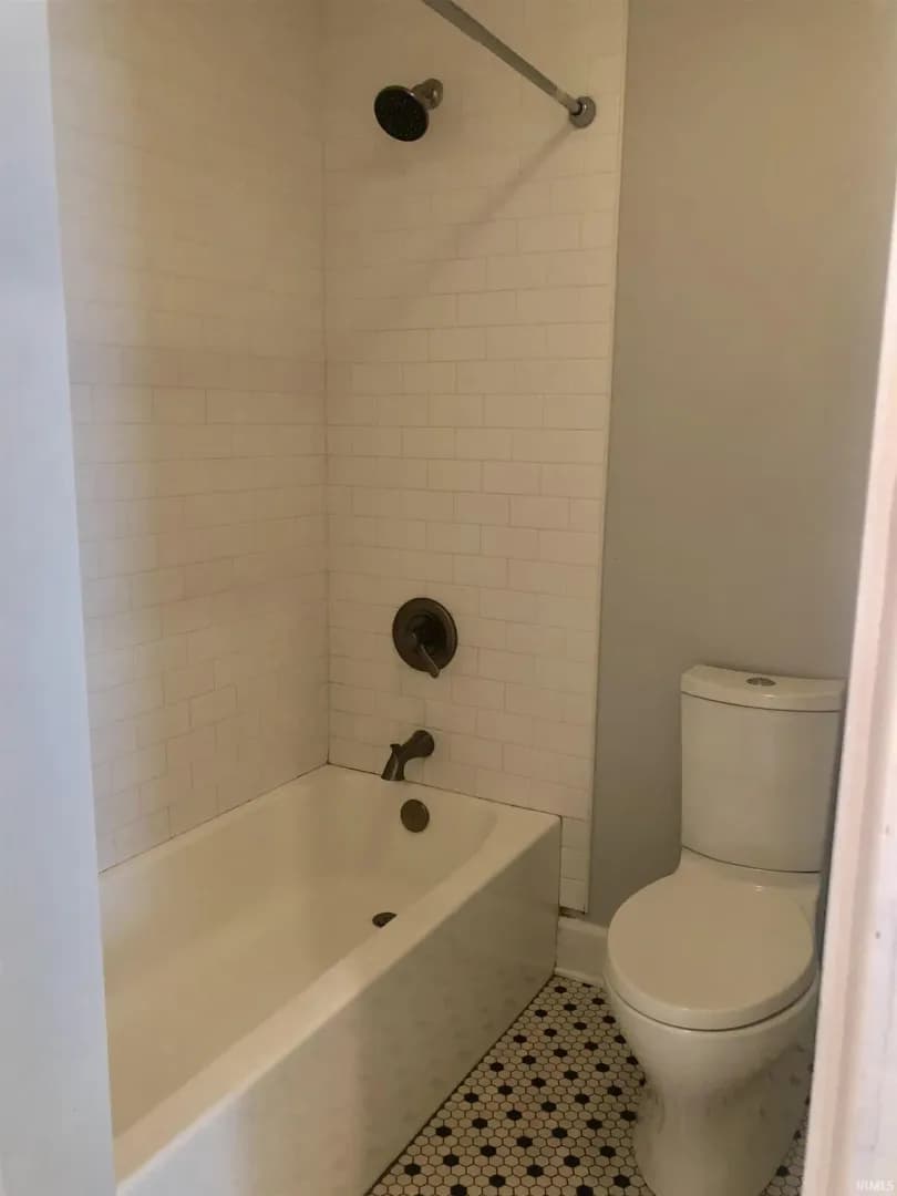 Bloomington Apartment: 729 E Hunter