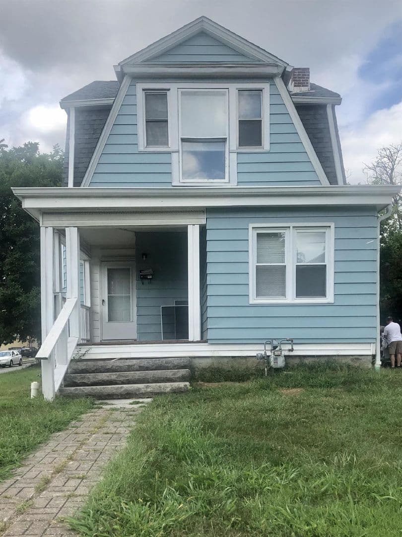 Bloomington House: 401 E. 2nd St.