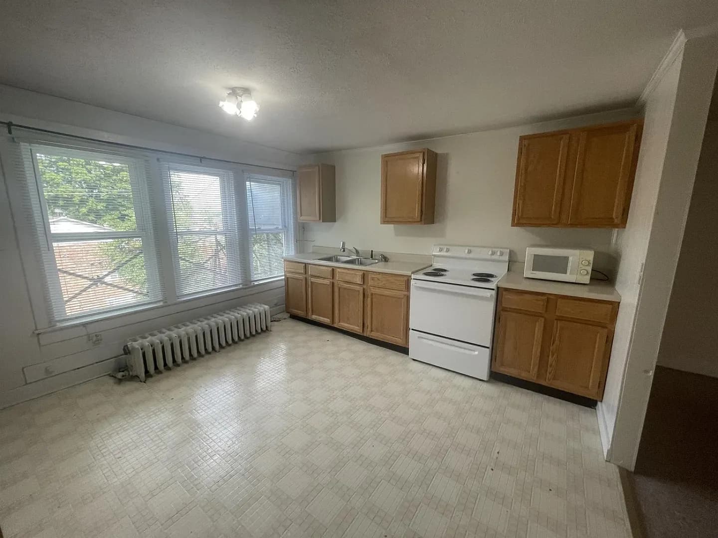 Bloomington Apartment: 420 S. Fess