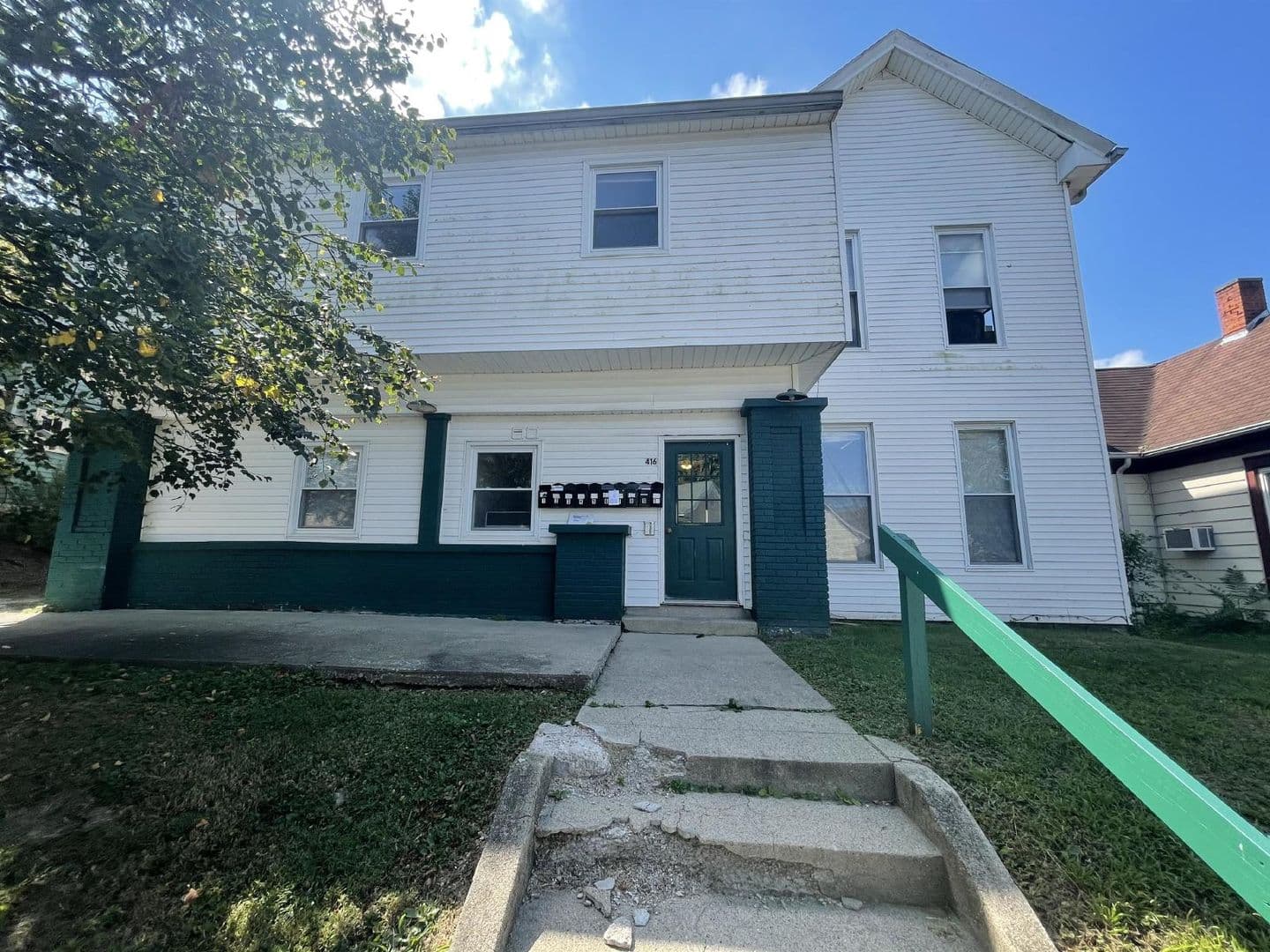 Bloomington Apartment: 416 E. 2nd St.