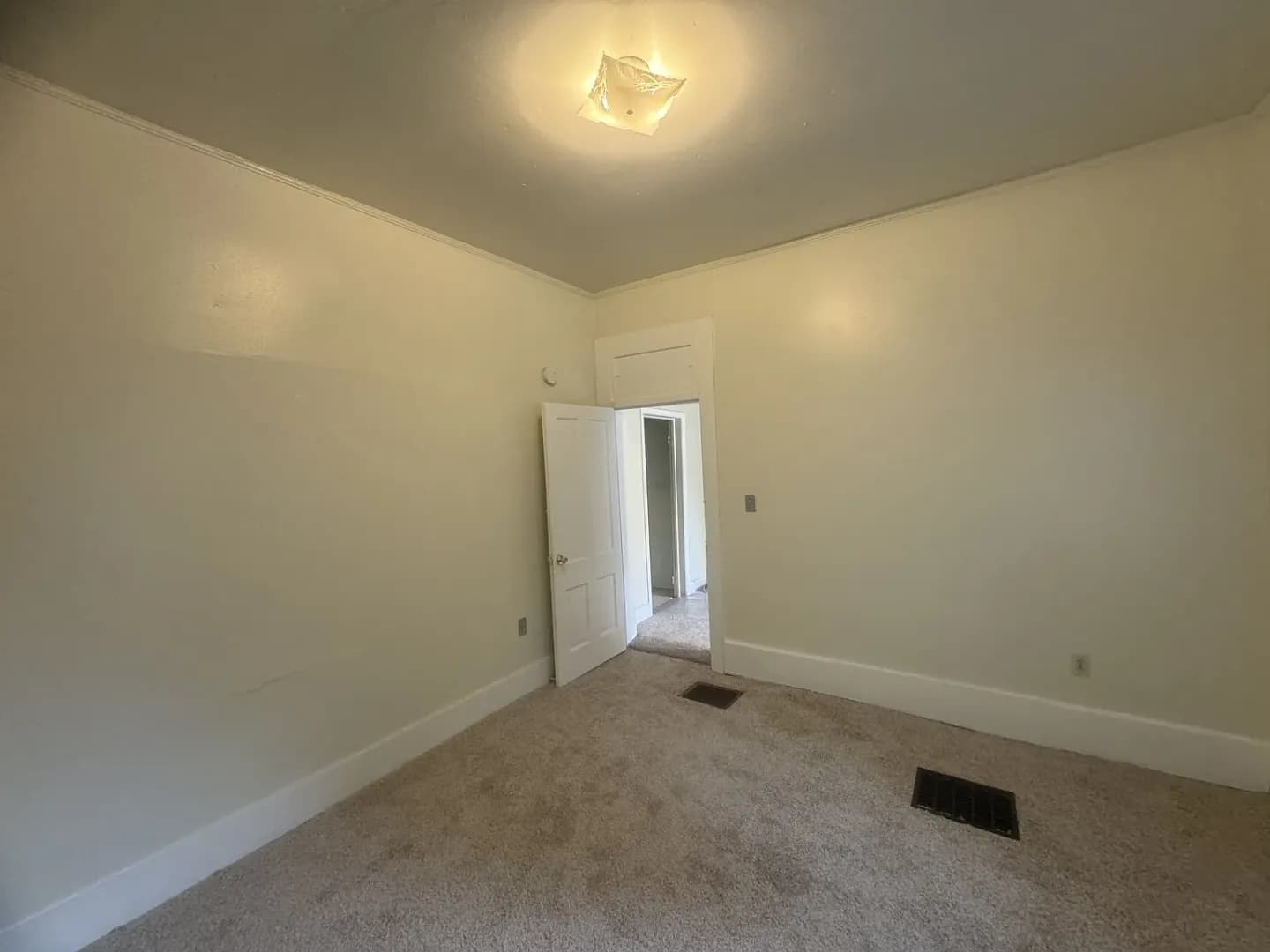Bloomington Apartment: 521 E. 7th St.