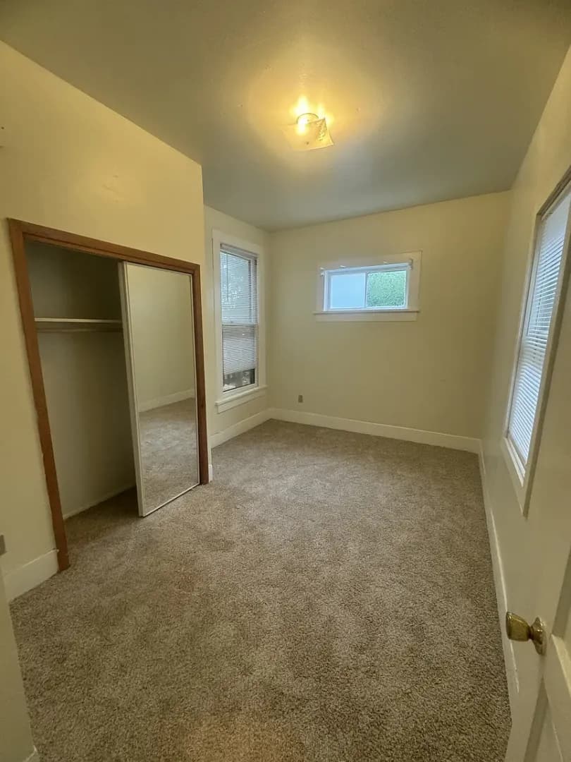 Bloomington Apartment: 521 E. 7th St.