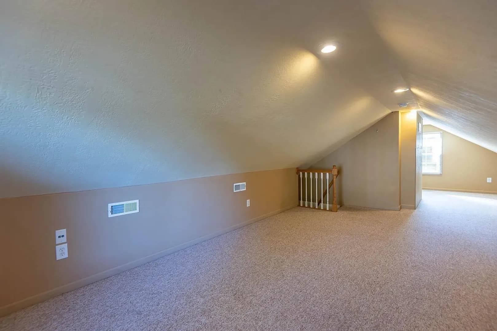 Bloomington House: 817 S Henderson