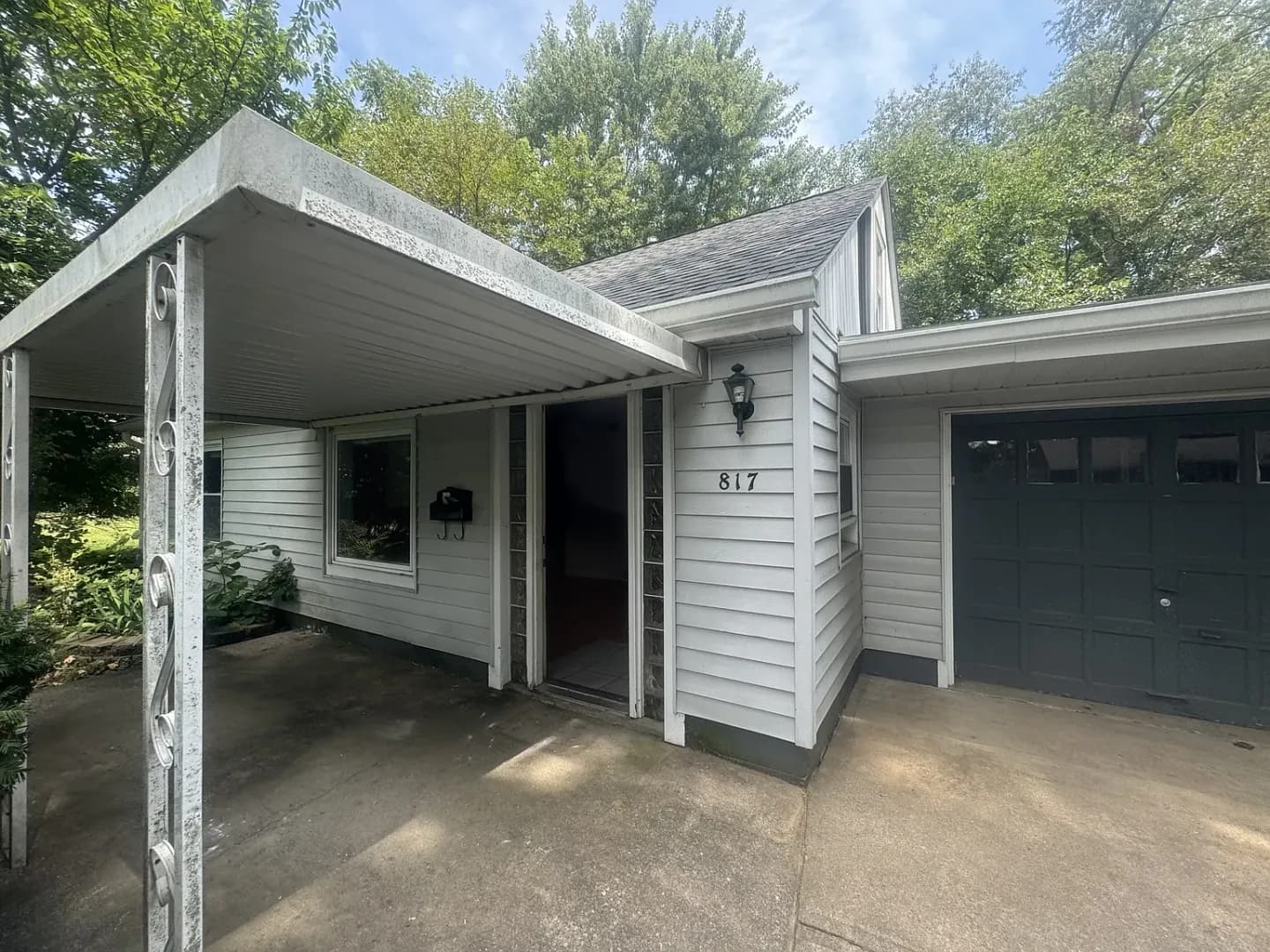 Bloomington House: 817 S Henderson