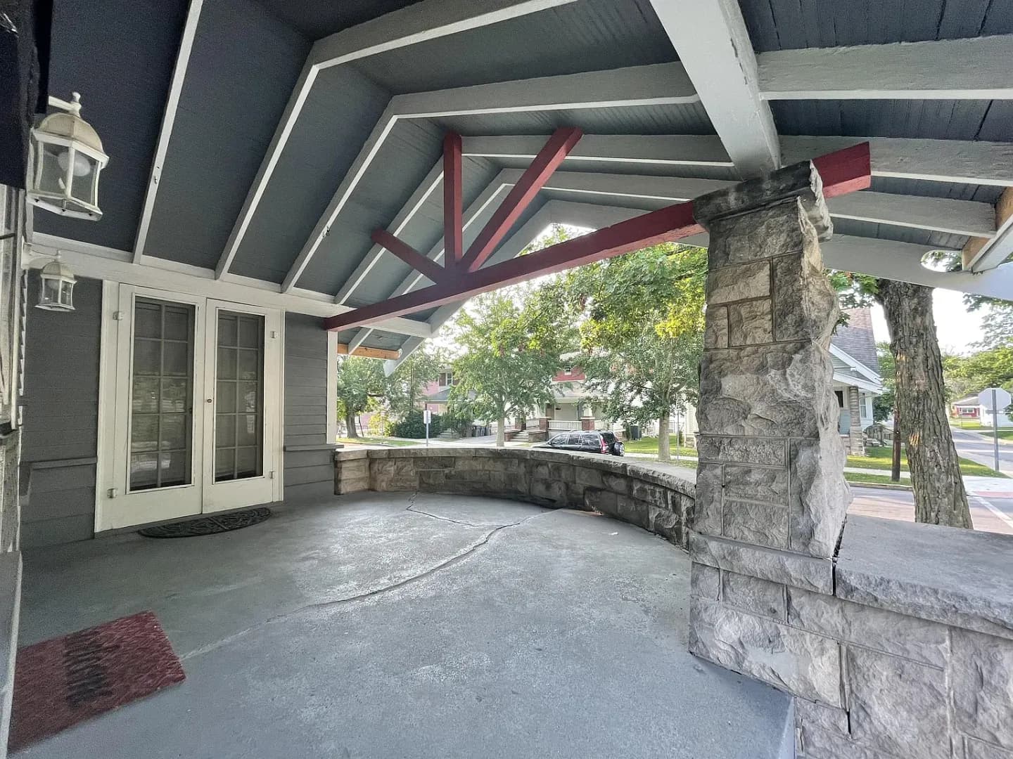 Bloomington House: 449 S Henderson St