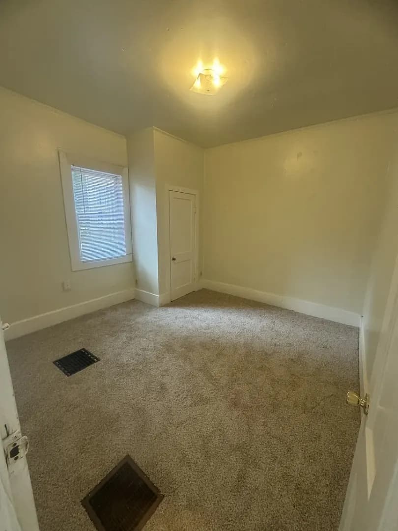 Bloomington Apartment: 521 E. 7th St.
