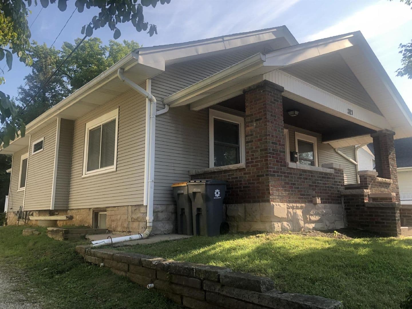 Bloomington House: 321 E. University