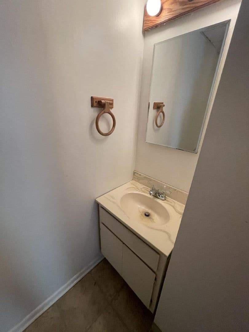 Bloomington Apartment: 416 E. 2nd St.
