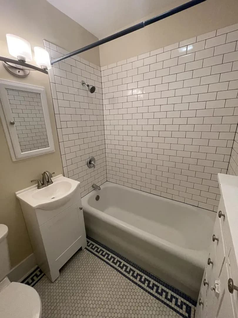 Bloomington House: 449 S Henderson St
