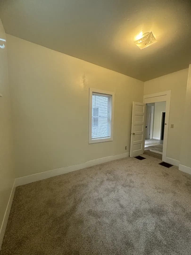 Bloomington Apartment: 521 E. 7th St.
