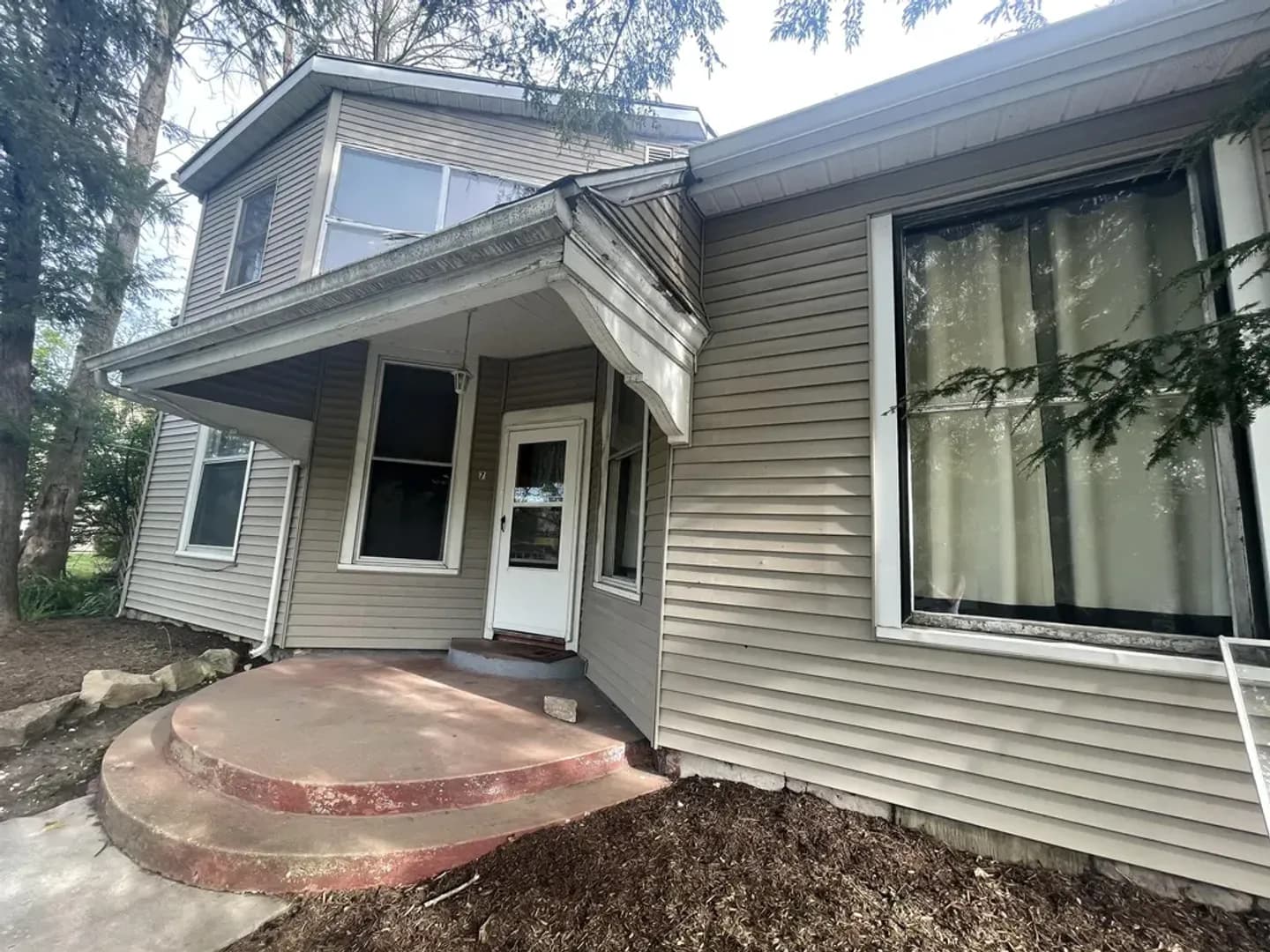 Bloomington Apartment: 521 E. 7th St.