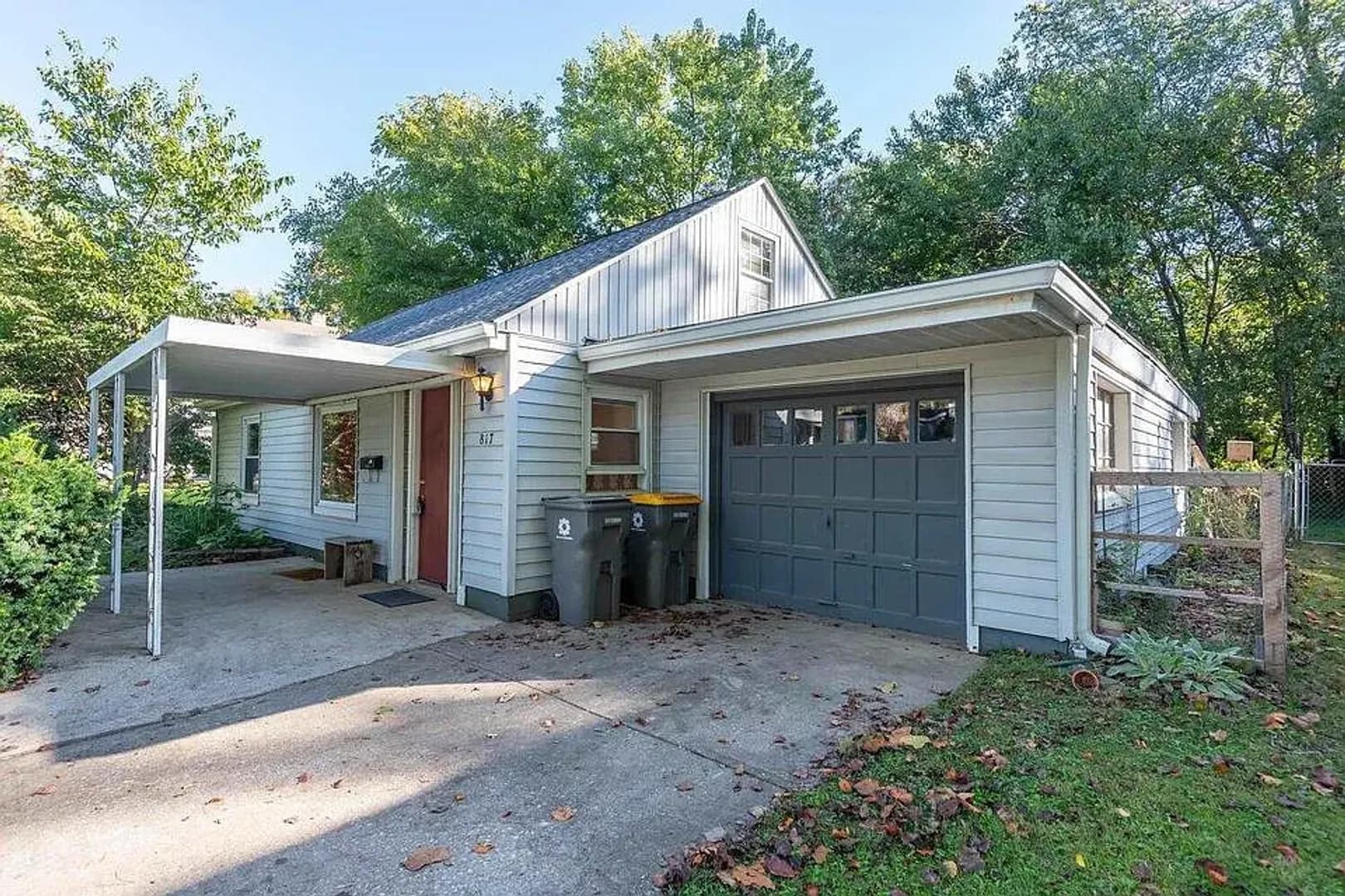 Bloomington House: 817 S Henderson