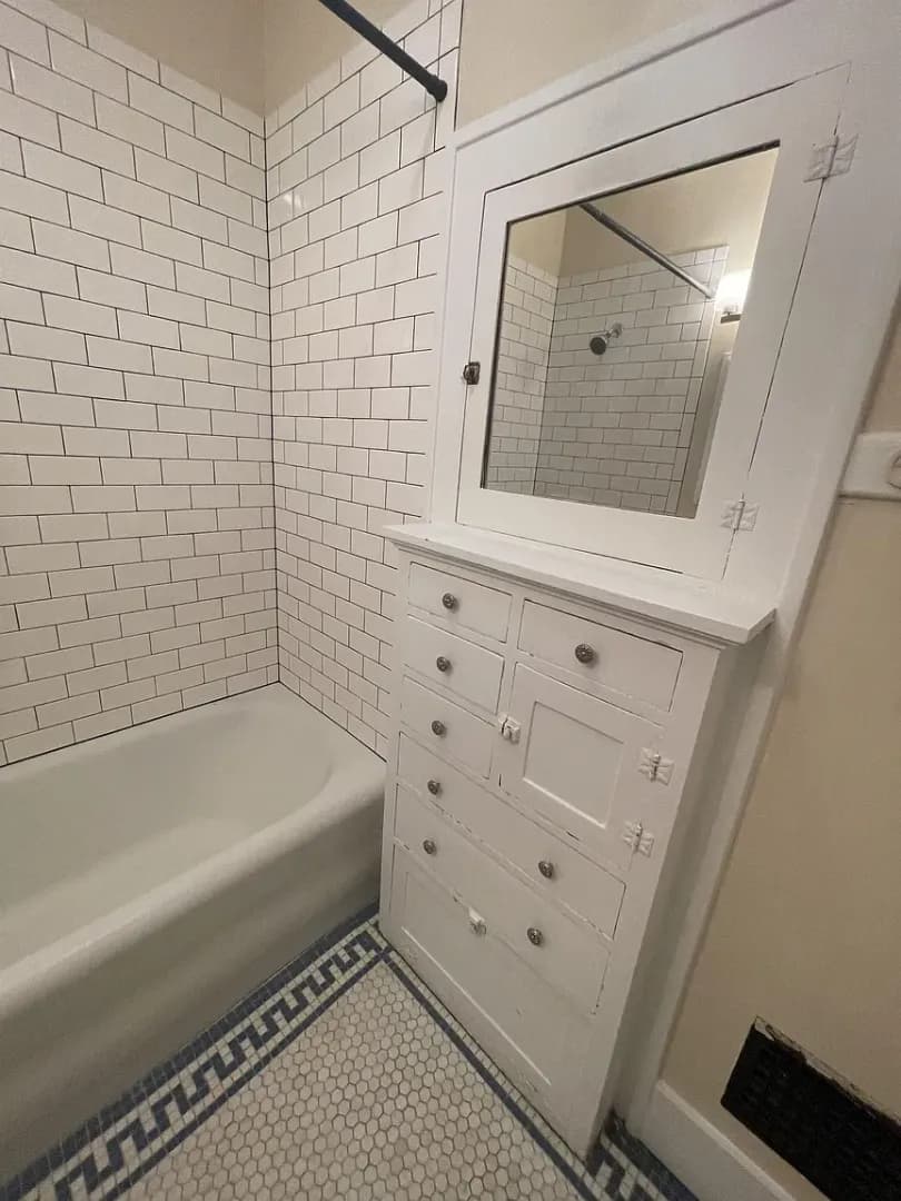 Bloomington House: 449 S Henderson St