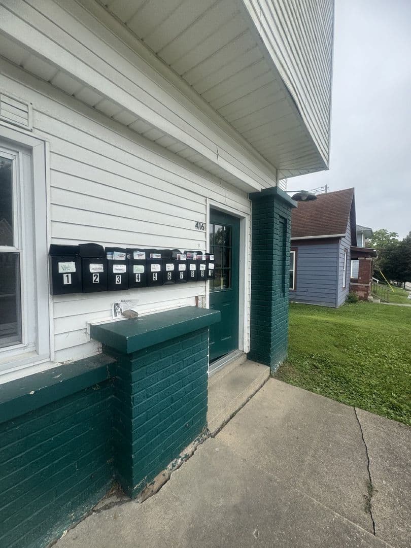 Bloomington Apartment: 416 E. 2nd St.