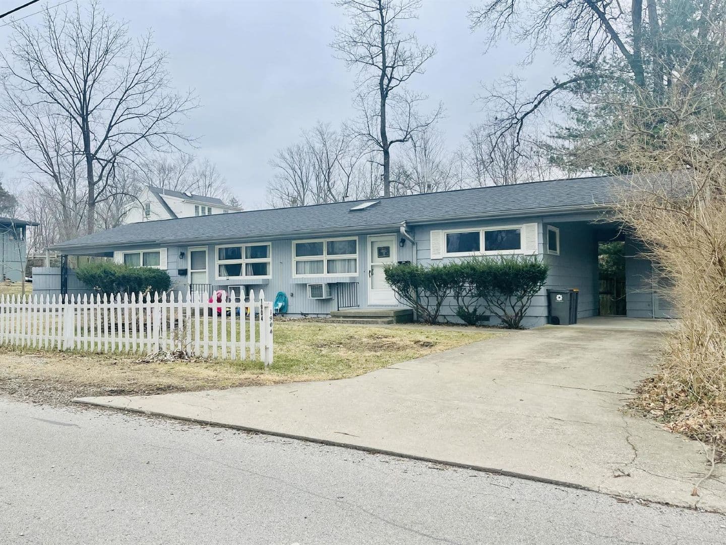 Bloomington House: 1904 E. Maxwell Lane