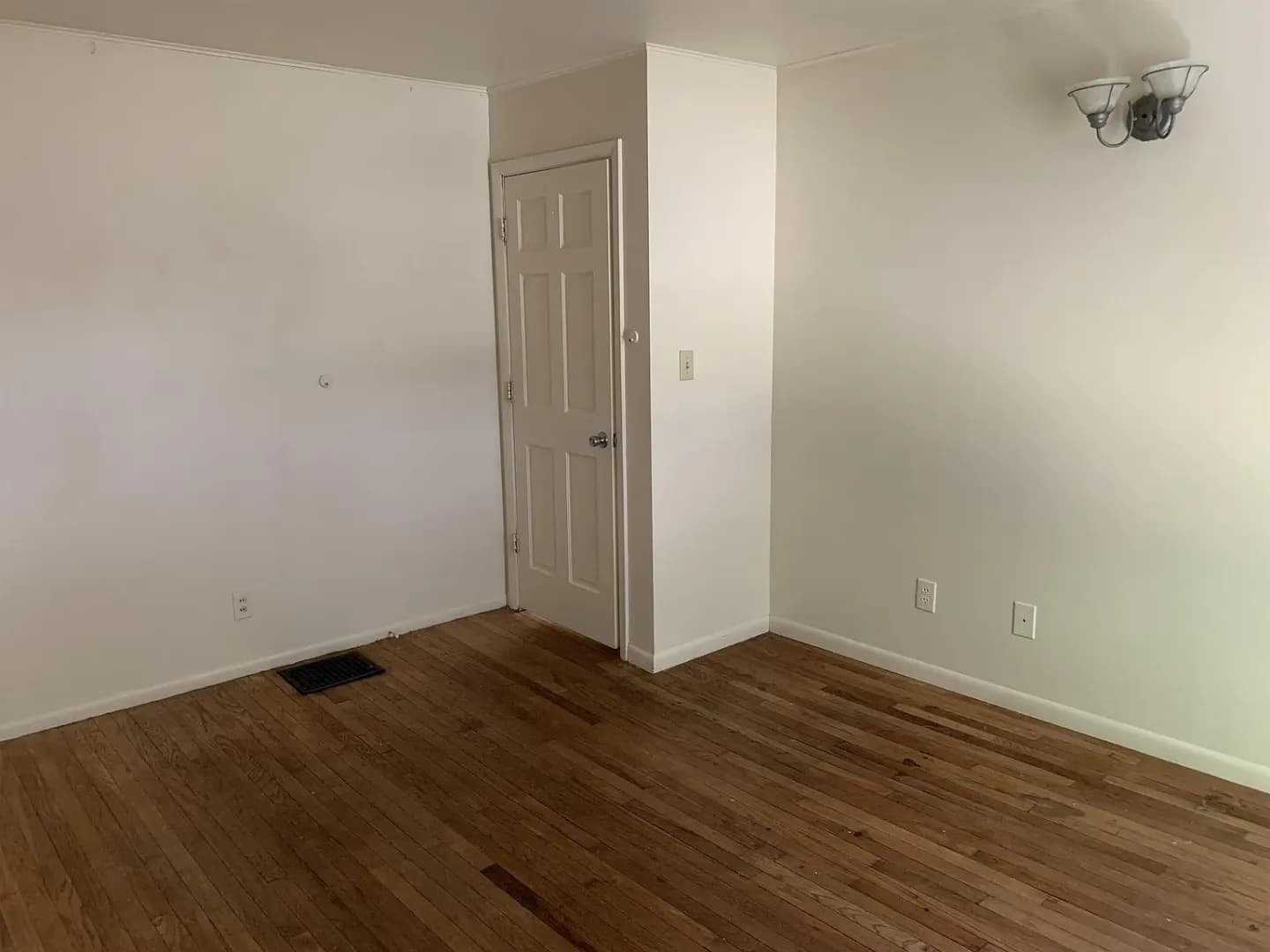 Bloomington House: 500 S Lincoln St