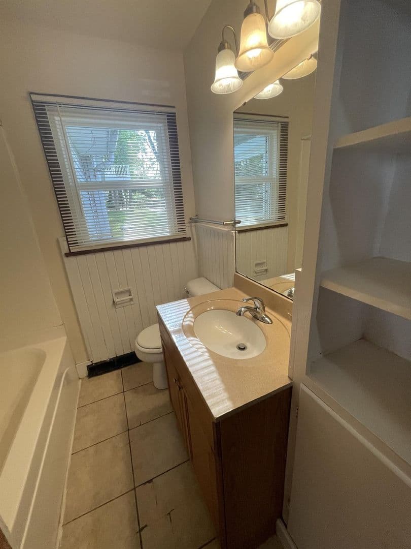 Bloomington House: 1506 N. Washington