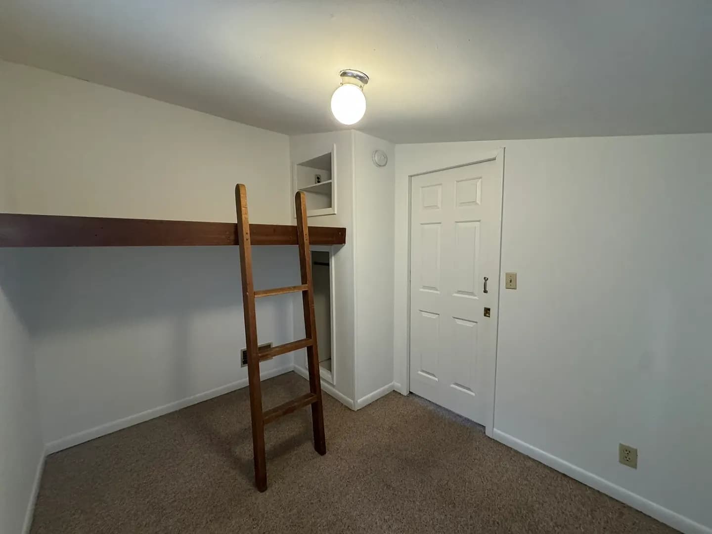 Bloomington House: 420 S Woodlawn Ave
