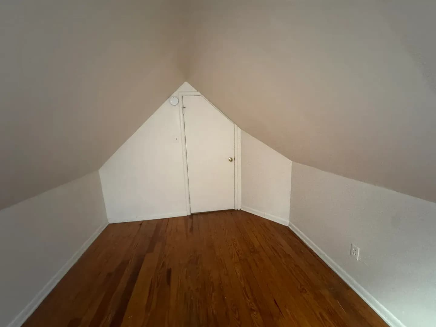 Bloomington House: 500 S Lincoln St