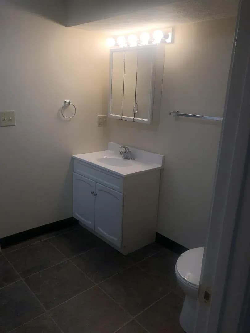 Bloomington House: 449 S Henderson St