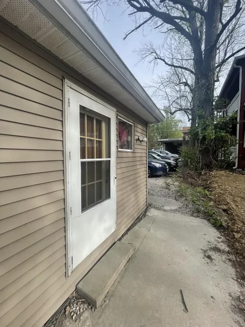 Bloomington Apartment: 521 E. 7th St.
