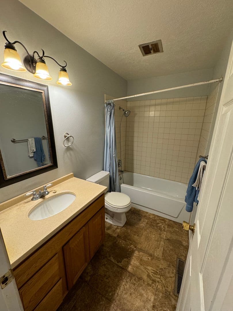 Minot House: 820 2nd Ave SW