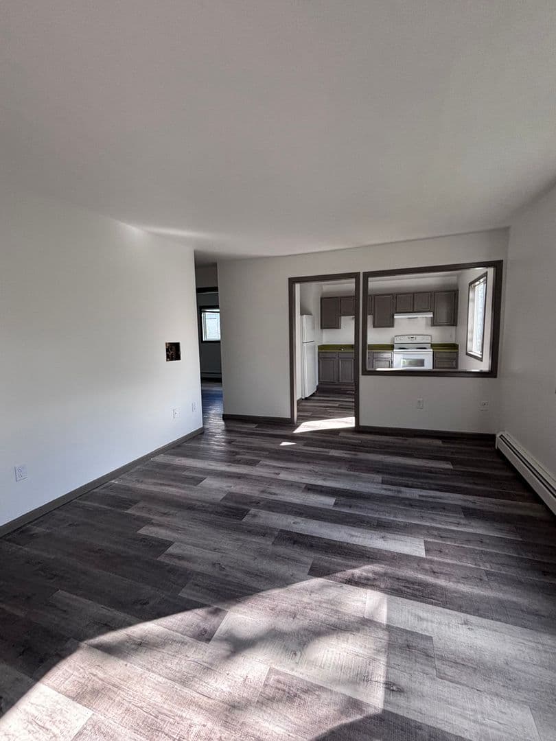 Minot Apartment: 1900 5th St SE