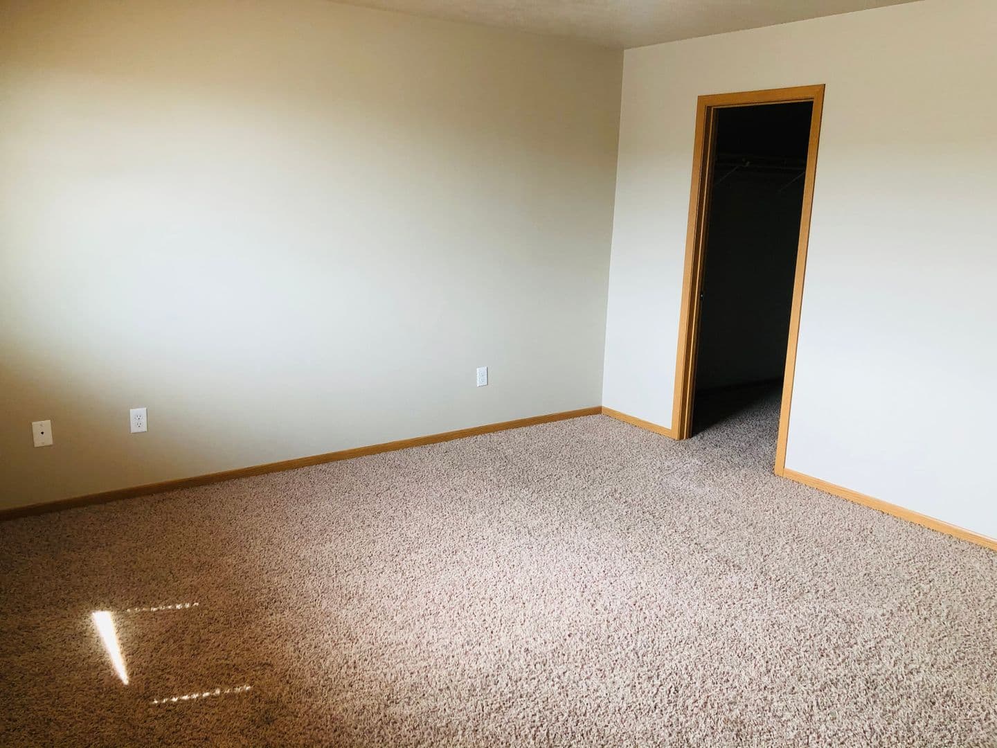 Minot Apartment: 1422 31st Ave SE