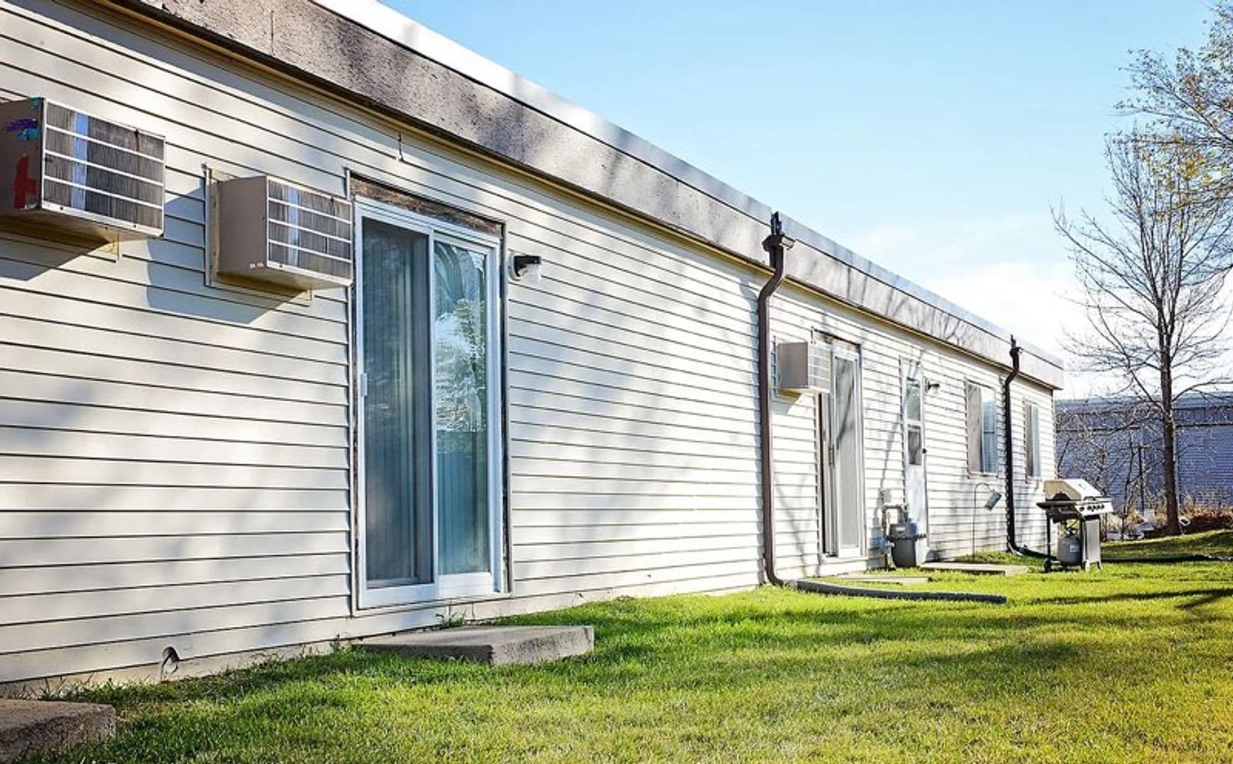Minot Apartment: 1900 5th St SE