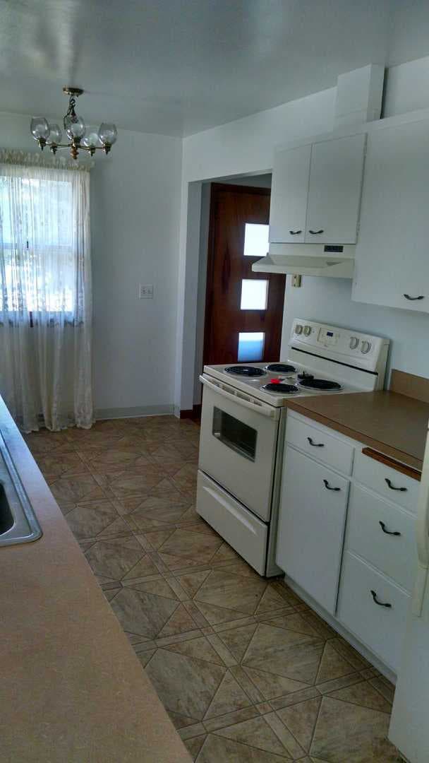 Minot House: 1424 7th St SW