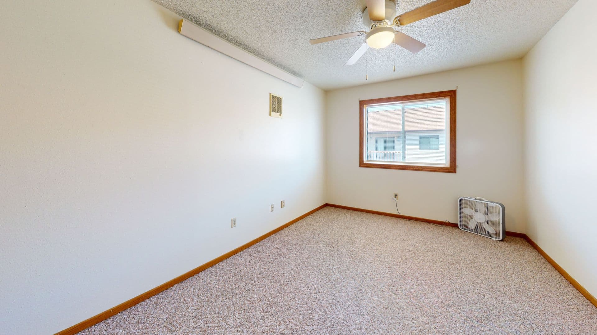 Minot Apartment: 1405 2nd Ave SW
