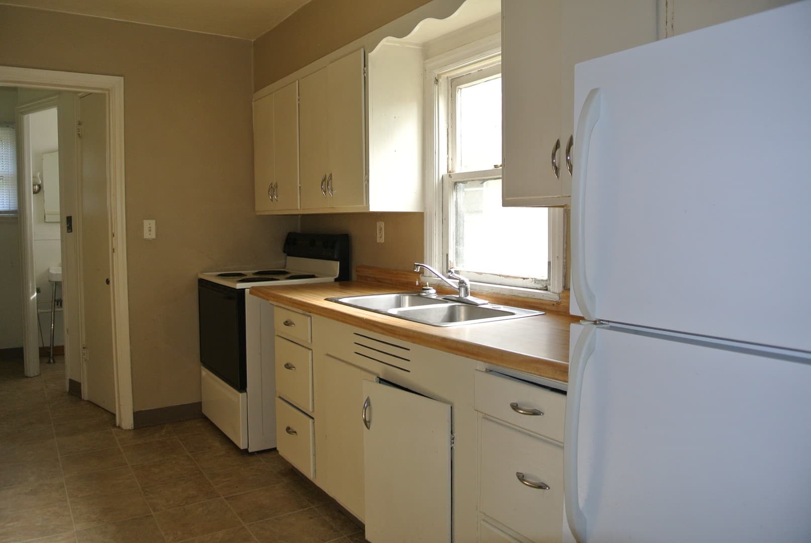 Minot House: 219 - 13th Ave SE