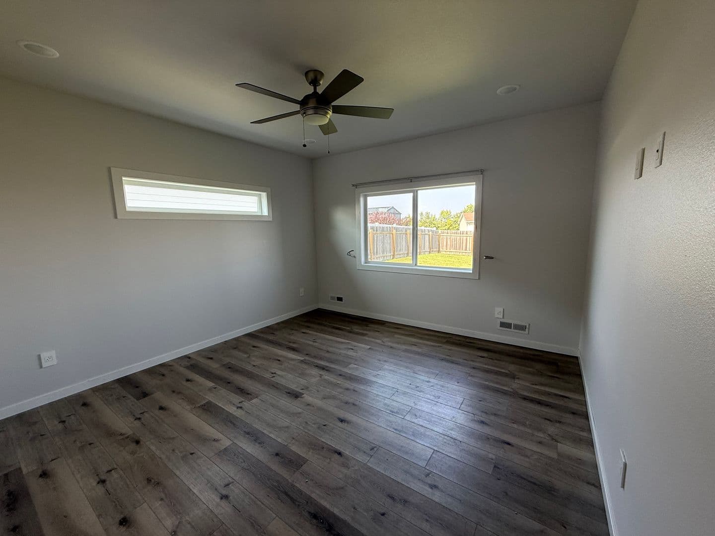 Minot House: 9 Mulberry Loop NE